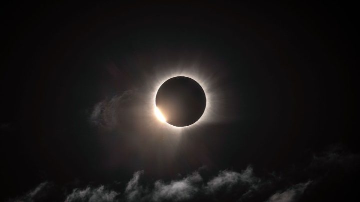 APOD: 2026 August 14 – Total Solar Eclipse from Greenland