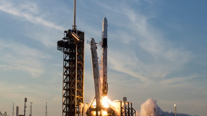 NASA Awards SpaceX Three Crew Flights to Space Station