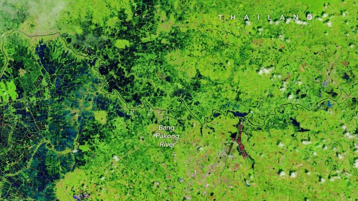Floodwaters Overwhelm Thailand