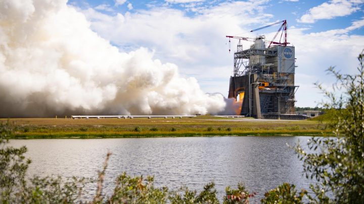 RS-25 Engine Tests at NASA Stennis